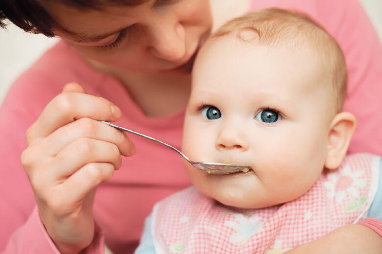Alimentar al bebe